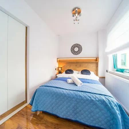 Black & White アパート コシャリン